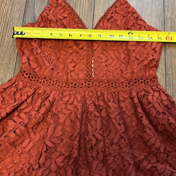 Main strip v neck ruffle Marsala dress - Picture 3 of 9